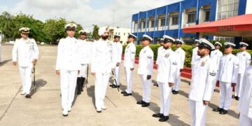 Cmde Paramjit Singh assumese charge as Officer-in-Charge Naval Air Enclave Porbandar