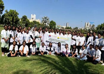 Aarihant Ayurvedic Medical College and Research Institute students visit Dudhsagar Dairy