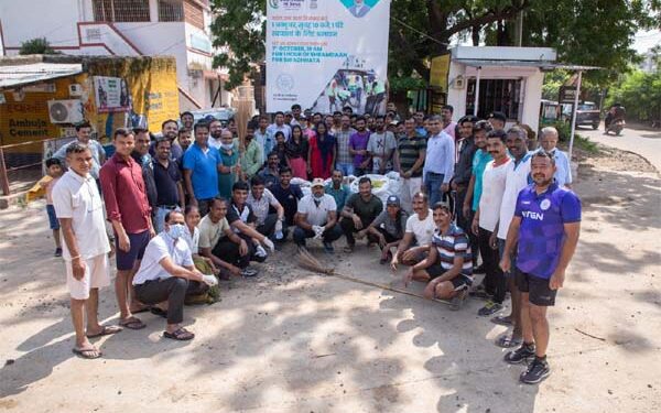 IIT Gandhinagar community pays ‘swachhanjali’ to Mahatma Gandhi by organising mass cleanliness drive