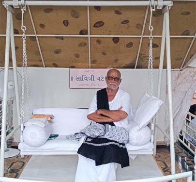 Morari Bapu pays tributes to Lakhtar, Dahod and Bangalore accident victims