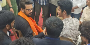 Union Minister Anurag Thakur appeals youth to contribute for the nation building