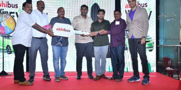 AbhiBus presents MG Comet EV to lucky winner of ‘Win a Car campaign’!