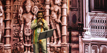 Renowned Folk Singer Kirtidan Gadhvi’s mellifluous voice steals the thunder at VGGS 2024 inauguration