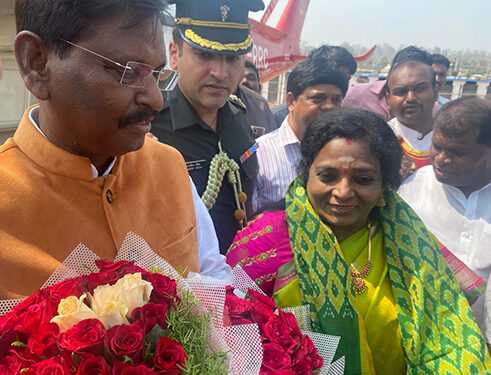 Telangana Guv Tamilisai Soundararajan, Union Minister Arjun Munda visit ‘Medaram Jathara’