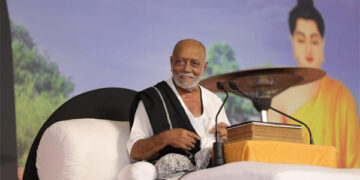 Morari Bapu pays tributes and extends ex gratia of Rs 15,000 each to Patan accident victims