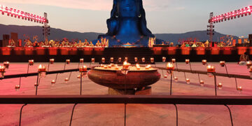 Times Square lights up for Mahashivratri with Sadhguru at Adiyogi; New Yorkers seen grooving to ‘Har Har Mahadev’