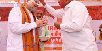 Holi 2024: HM Amit Shah & Gujarat CM Bhupendra Patel celebrate Holi with religious fervor