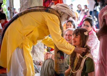 German Singer CassMae dedicates Sadhguru his favourite Sanskrit Chant ‘Nirvana Shatakam’