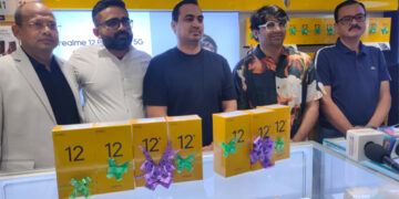 Superstar Malhar Thakar launches Realme 12 Plus 5G at Poojara Telecom in Bapunagar