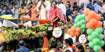 Nirmala rallies behind Annamalai, takes part in all-women poll rally in Kovai