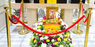 Vummidi Bangaru Jewellers crafts The Epic ‘Sri Ramcharit Manas’ in gold weighing 147 kgs!