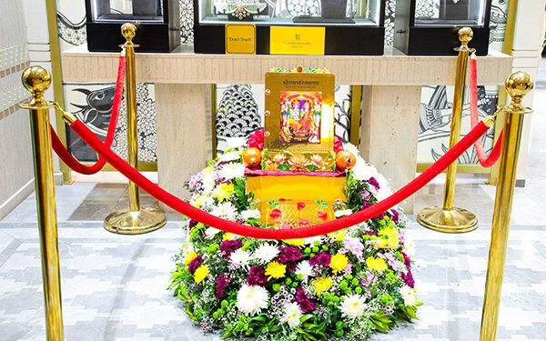 Vummidi Bangaru Jewellers crafts The Epic ‘Sri Ramcharit Manas’ in gold weighing 147 kgs!