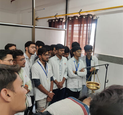 Study tour: Aarihant Ayurvedic Medical College students visit Govt Ayurveda Hospital in Kadi