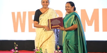 Tamils give traditional welcome to Nirmala Sitharaman in Vadodara