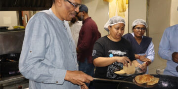 IITGN students, faculty, staff cook & serve ‘Thank You Lunch’ to nearly 100 mess workers