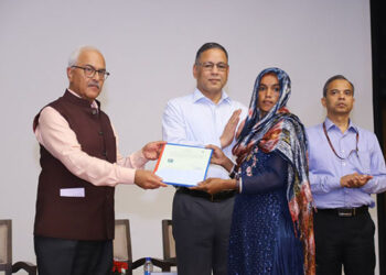 Centre hands over first set of citizenship certificates to 14 non-Muslim migrants under CAA