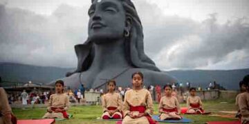 Isha Leads International Yoga Day Celebrations with Free Yoga Classes
