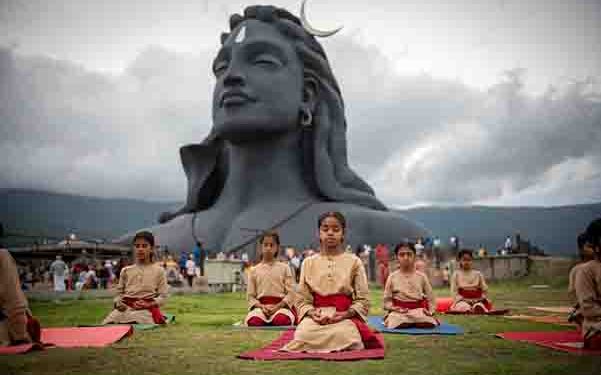 Isha Leads International Yoga Day Celebrations with Free Yoga Classes