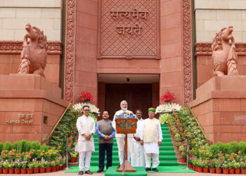 Country does not need slogans, it needs substance: PM before commencement of 1st session