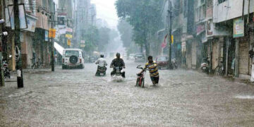 Heavy rains lashes Gujarat, Kalyanpur gets 174 mm in 12 hours; IMD issues red alert for few districts