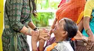 Birthday baby Sakshi Agarwal spends quality time with members of old age home