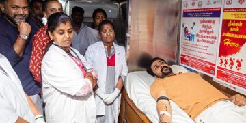 Actor Suriya and 400 fans donate blood on his birthday!!