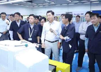 Samsung Vice Chairman & CEO JH Han visits Noida factory, says India is one of the biggest & fastest-growing markets globally