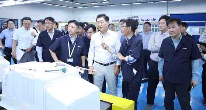Samsung Vice Chairman & CEO JH Han visits Noida factory, says India is one of the biggest & fastest-growing markets globally
