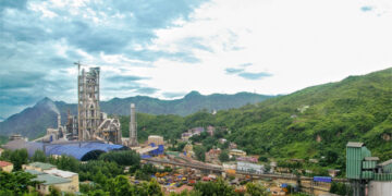 CSR: Ambuja Cements supports chemical engineer to become an expert contractor