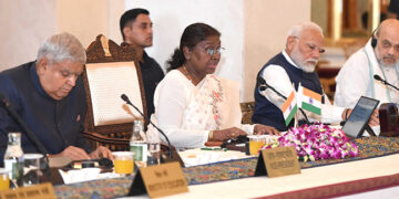 Prez calls Guvs Centre-state links; VP urges them to seek info from states