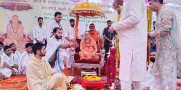 Jagadguru Shankaracharya Shri Sadanand Saraswati Maharaj blesses Tulja Estate family
