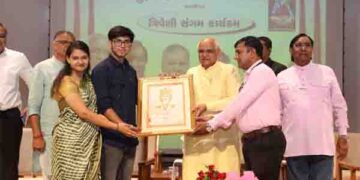 Gujarat CM exhorts students to strive for success of developed India