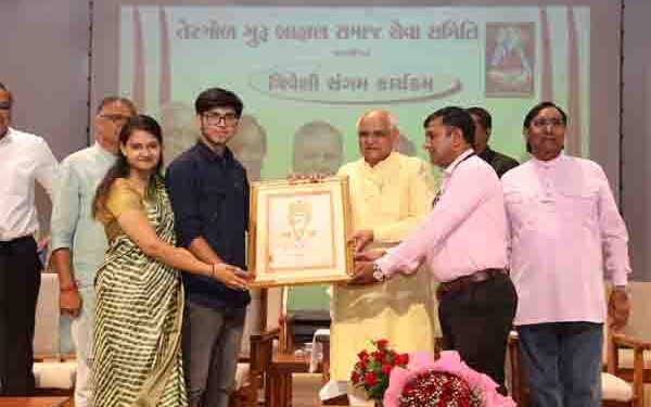 Gujarat CM exhorts students to strive for success of developed India