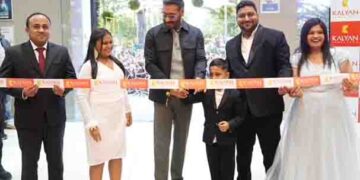 Bollywood star Ajay Devgn inaugurates Kalyan Jewellers’ brand-new showroom in Gandhinagar