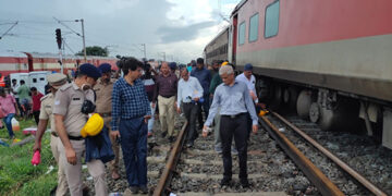 Rly Safety Commissioner holds inspection at Kavaraipettai accident site in TN