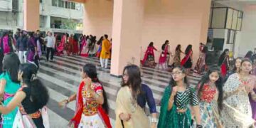 Vibrant Garba marks Navratri celebrations at Prin MC Shah Commerce College