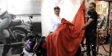 Jawa Yezdi Motorcycles’ 350 Jawa 42 FJ vrooms into Gujarat on woman power during Navratri