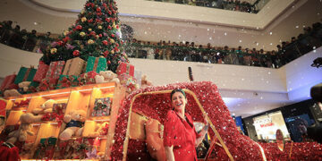 Actress Shruti Haasan illuminates the magnificent Christmas Tree at Phoenix Marketcity