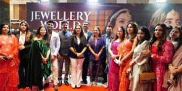 Top cop opens treasure trove for brides, 3-day Jewellery World Expo, at YMCA Club in Ahmedabad