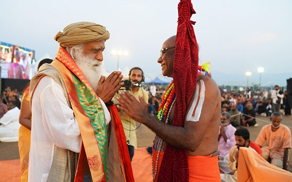 Sri Vayu Sitha Ramananjadasa Jeeyar Swamigal lauds the work carried out by Sadhguru, says it is a Divine Arrangement