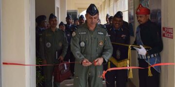 AOC-in-C, SWAC visits an Air Force Base in Western Sector