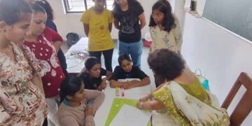 Different strokes: The CWDC of CC Sheth College of Commerce organizes workshop on Lippan Art