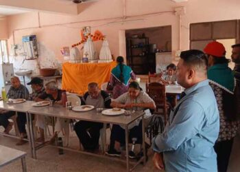 CC Sheth College of Commerce students spread joy among Shree Bhagwat Vidyapith Old Age Home on Happiness Day