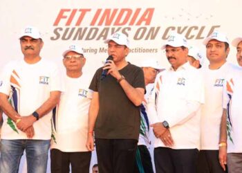 Mansukh Mandaviya participates in ‘Fit India Sunday on Cycle’ campaign at Sabarmati Riverfront in Ahmedabad