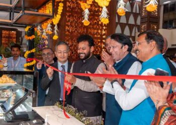 Minister for Civil Aviation inaugurates Udan Yatri Café at SVPI Airport in Ahmedabad 