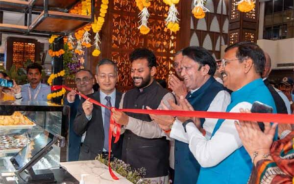 Minister for Civil Aviation inaugurates Udan Yatri Café at SVPI Airport in Ahmedabad 