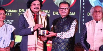 NLCIL CMD Prasanna Kumar Motupalli bags ‘CMD of the Year’ Award on Utkarsh Diwas
