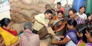 Gujarat Consumer Affairs Principal Secretary visits Jan Poshan Kendras in Hyderabad