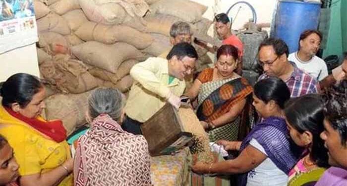 Gujarat Consumer Affairs Principal Secretary visits Jan Poshan Kendras in Hyderabad