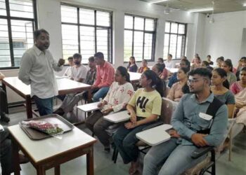 Well-known Gujarati scriptwriter hosts story telling session at Navgujarat Group of Colleges